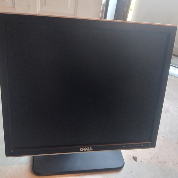 Dell computer - Picture 3 of 3